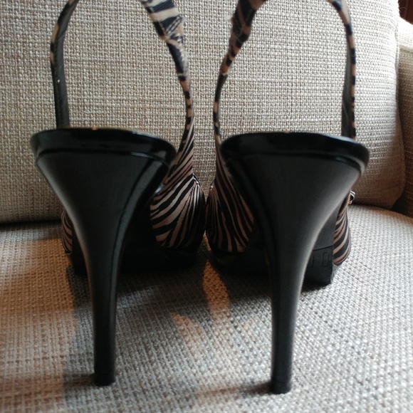 Unisa Tiger Stripe Slingback SIZE 7.5 - Picture 3 of 7